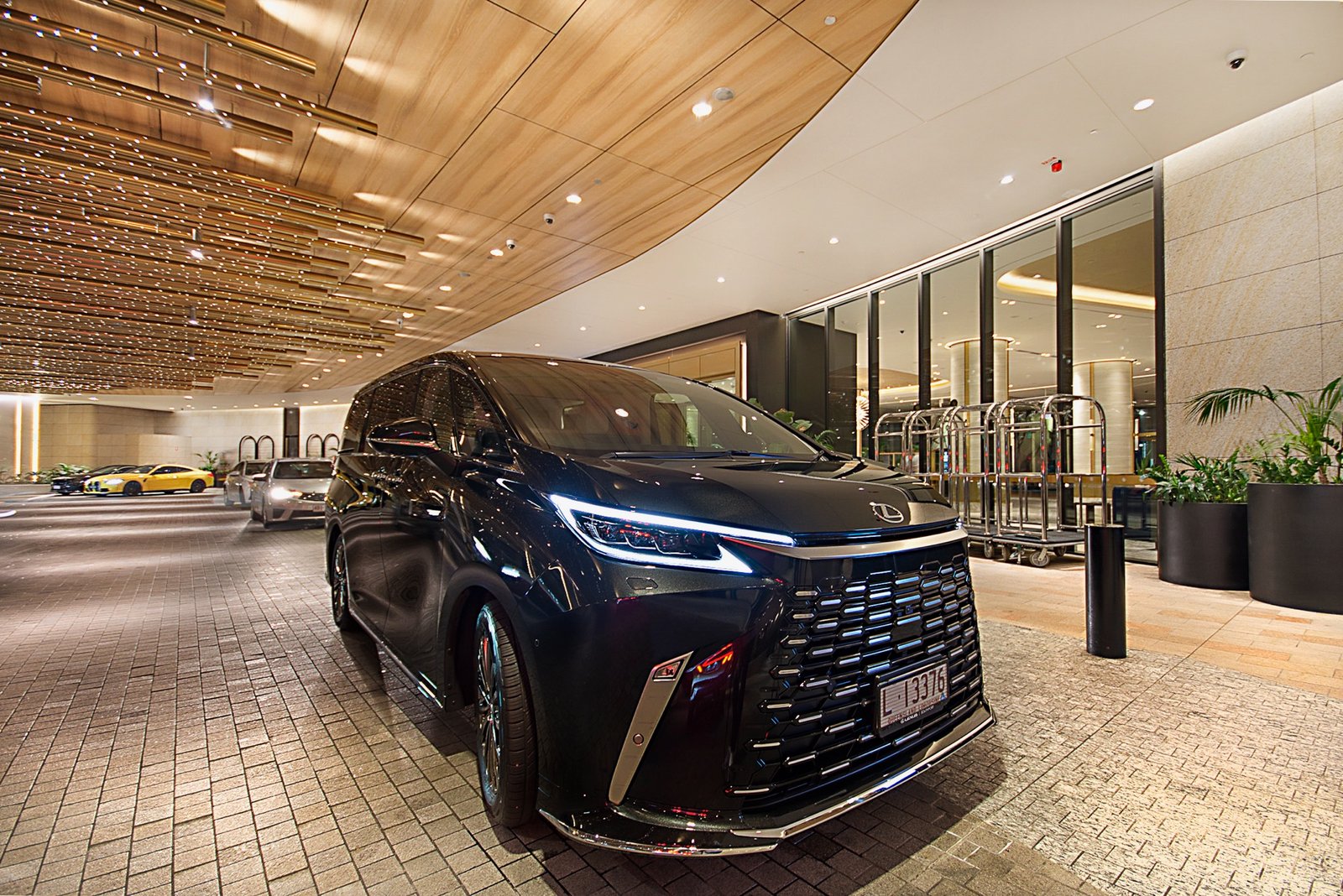 Lexus LM 500h exterior